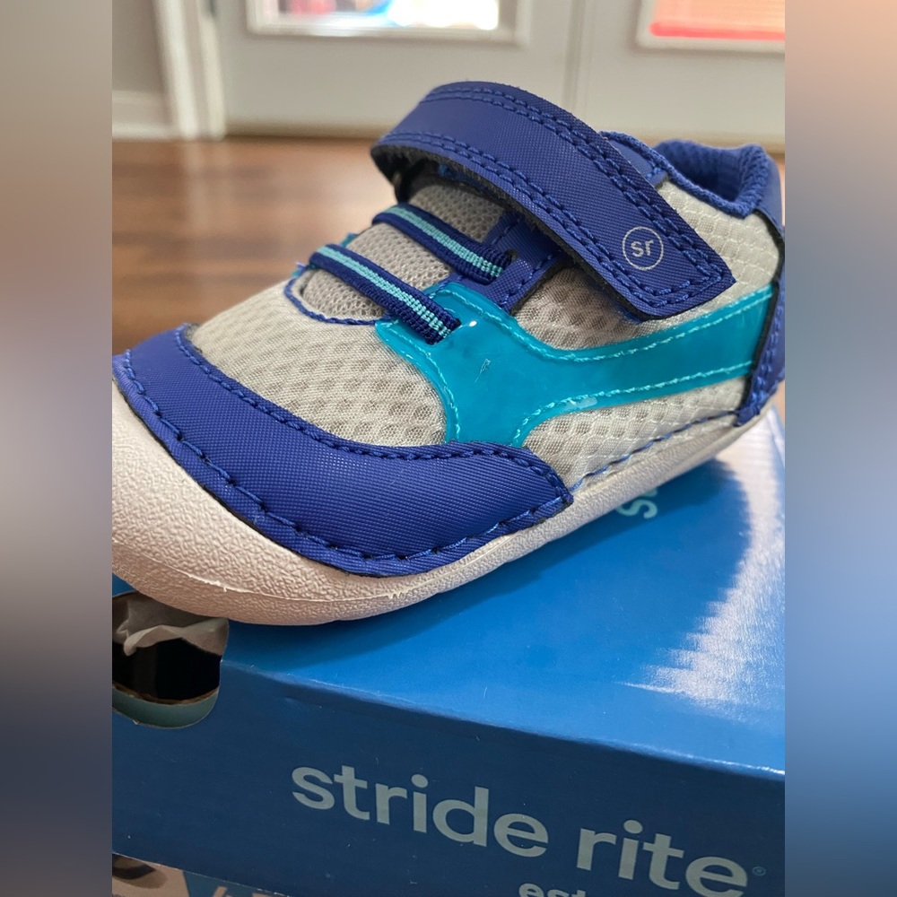 New in box Stride Rite Kylin Sneaker